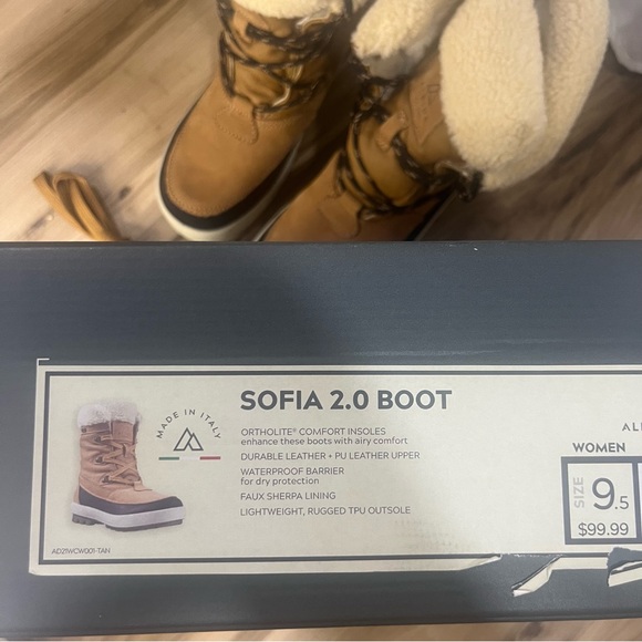 Women’s Sherpa Leather Boots - Picture 7 of 7